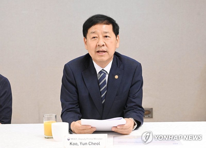 구윤철 부총리, AI 경진대회 참가 글로벌 대학생과 대화 (출처=연합뉴스)