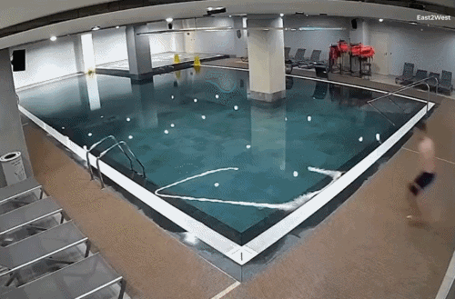 워터파크 폐장 후 아들과 잠입한 직원, CCTV 보니.. 깜놀