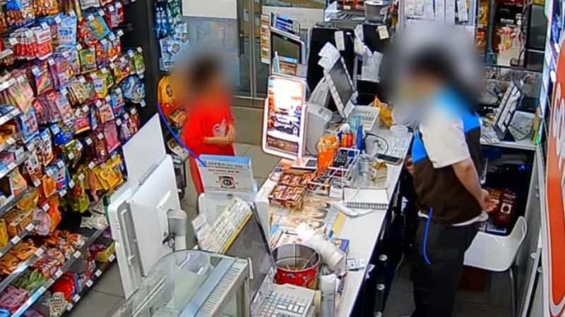 “밤길 헤매던 어린이, 편의점서 구조…알바생 ‘바나나우유 위로’