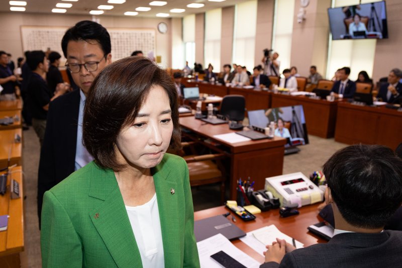 나경원 의원 등 국민의힘 바카라 룰이 2일 서울 여의도 국회에서 열린 제429회 국회(정기회) 법제사법위원회 제1차 전체회의에서 추미애 법사위원장의 의사진행에 항의하며 퇴장하고 있다. 2025.9.2/바카라 룰1 ⓒ News1 유승관 기자