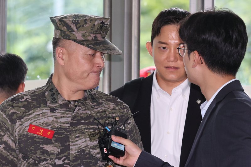 [서울=뉴시스] 권창회 기자 = 박정훈 해병대 수사단장이 4일 오전 서울 서초구 이명현 순직 해병 특별검사 사무실에 참고인 신분으로 6차 소환 조사에 출석하고 있다. 2025.09.04. kch0523@newsis.com