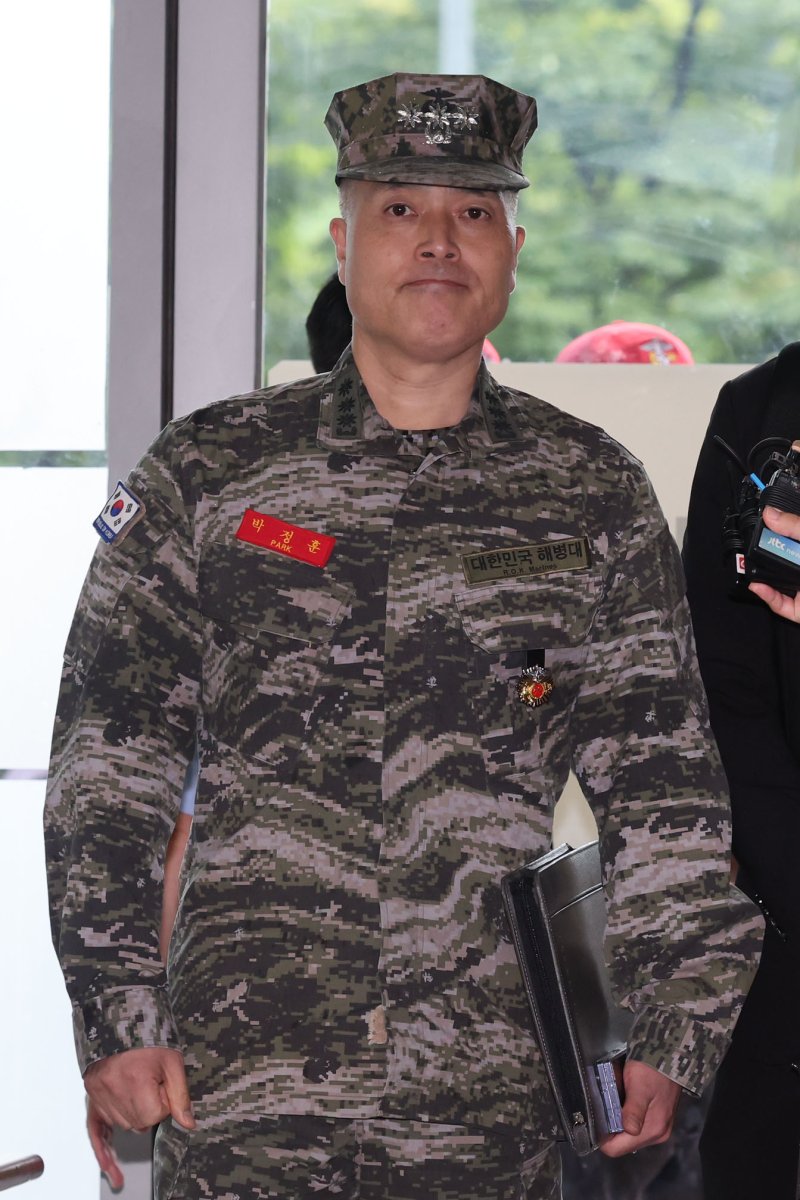 [서울=뉴시스] 권창회 기자 = 박정훈 해병대 수사단장이 4일 오전 서울 서초구 이명현 순직 해병 특별검사 사무실에 참고인 신분으로 6차 소환 조사에 출석하고 있다. 2025.09.04. kch0523@newsis.com