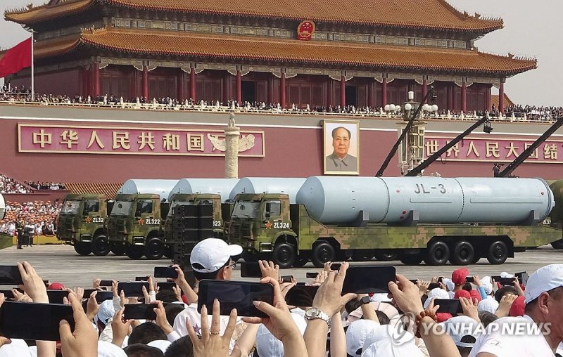 전승절 열병식에 모습 드러낸 중국 SLBM (출처=연합뉴스)
