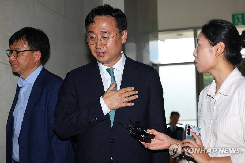 신범철 전 차관, 압수물 포렌식 선별 작업 위해 특검 출석 (출처=연합뉴스)