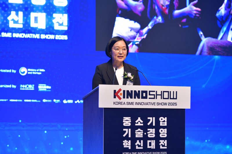 한성숙 중소벤처기업부 장관이 4일 제주에서 열린 '중소기업 기술·경영혁신대전' 개막식에서 인사말을 하고 있다. (메인비즈협회 제공. 재판매 및 DB금지)