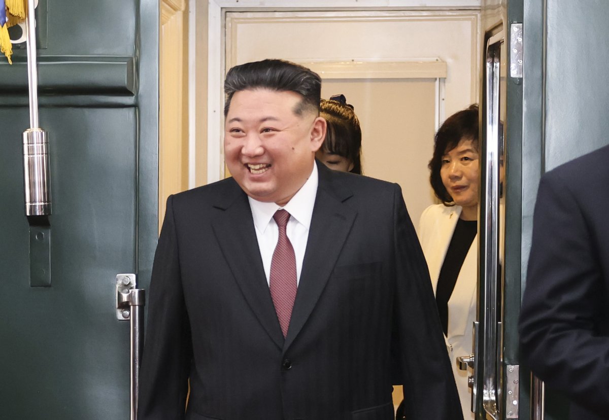 김정은 방중에 동행한 12세 김주애… 후계자설 부각 [뉴시스Pic] - 파이낸셜뉴스