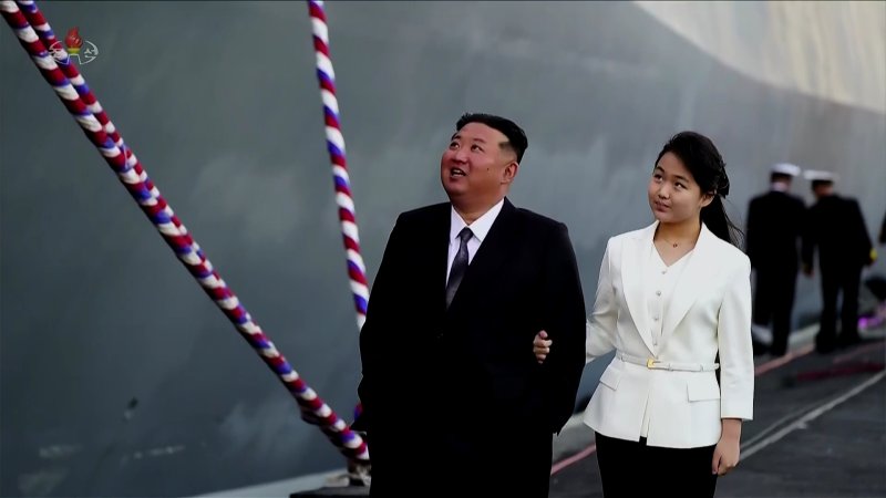 '정치 원로' 박지원, 의미심장 발언 "北 김주애 후계자 아니라…"