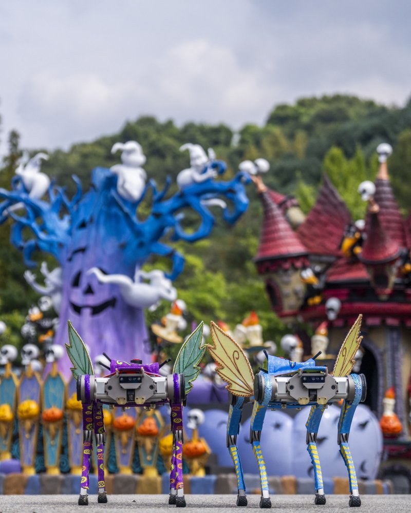 퍼레이드에 투입되는 4족 보행 로봇 'RBQ 시리즈'