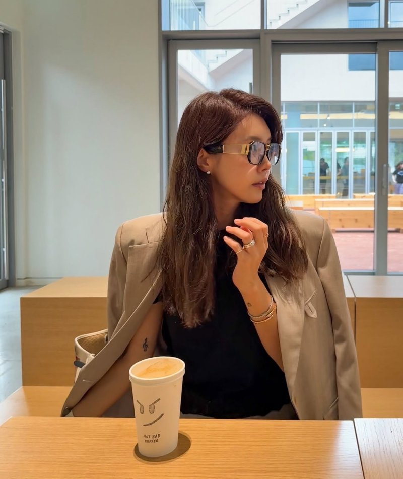 채정안 민낯&middot;안경 조합 완벽 소화…여유로운 근황