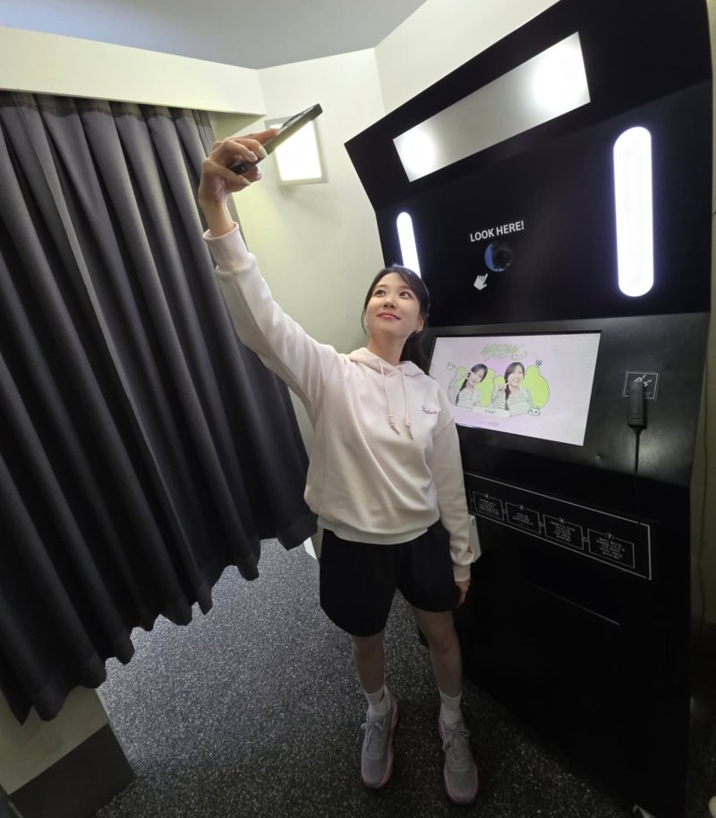 박은빈 귀엽게 땋은 머리하고 '찰칵'…뚜렷 이목구비