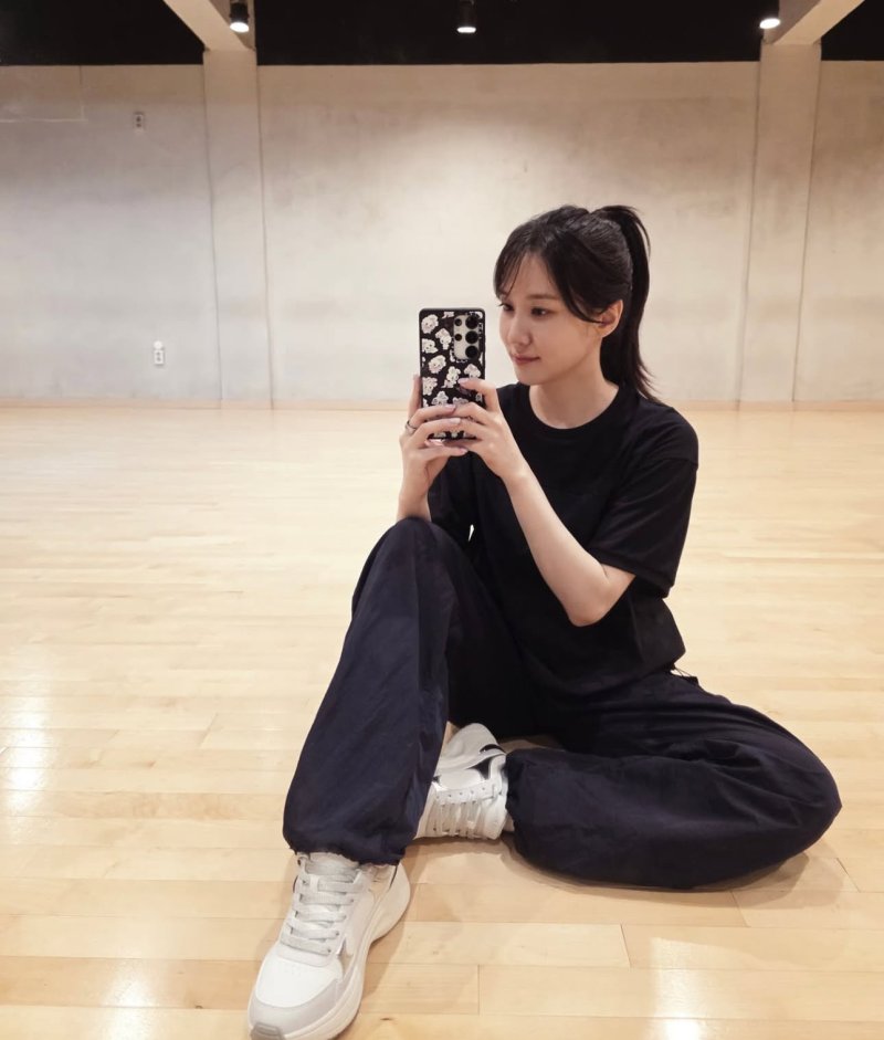 박은빈 귀엽게 땋은 머리하고 '찰칵'…뚜렷 이목구비