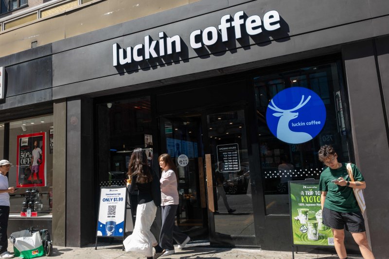 지난 9월 4일 미국 뉴욕 맨해튼에서 촬영된 중국 루이싱 커피 매장.AFP연합뉴스