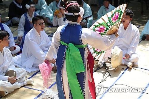 '강릉에 단비를'…기우제 봉행 (출처=연합뉴스)