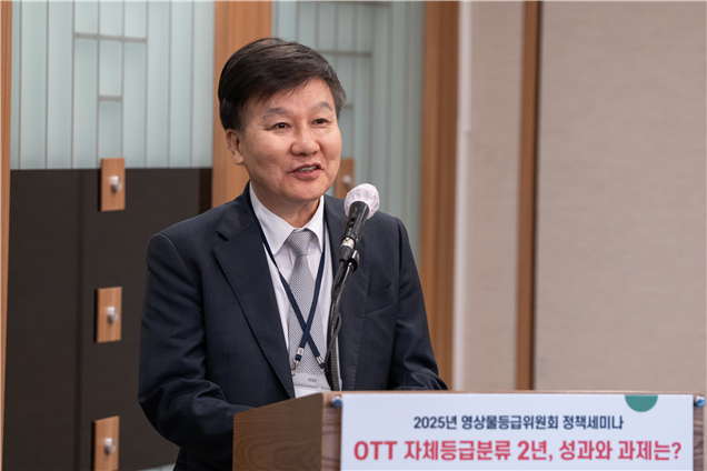 2025 정책 세미나에서 개회사를 하는 김병재 위원장