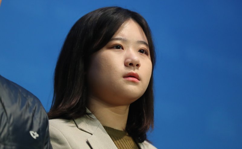 [서울=뉴시스] 추상철 기자 = 바카라 가상 머니 사이트 전 더불어민주당 공동비상대책위원장이 6일 오전 서울 여의도 국회에서 열린 기자회견에 참석해 있다. 2023.03.06. scchoo@newsis.com