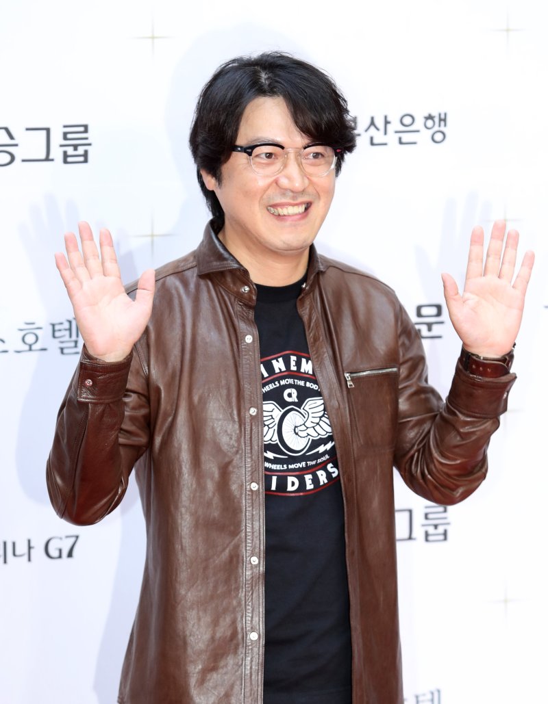 '에로 거장' 봉만대, 코믹 시트콤으로 돌아온다…'문화부장관 봉만대' 제작