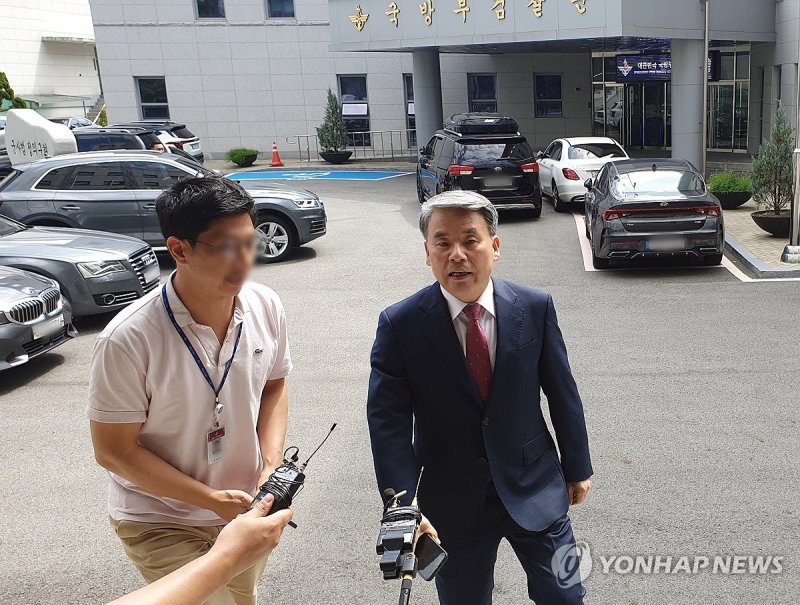 박정훈 해병대 수사단장 공판 증인 출석하는 이종섭 전 장관 (출처=연합뉴스)