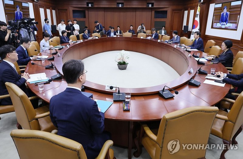 경제관계장관회의 겸 산업경쟁력강화 관계장관회의 (출처=연합뉴스)