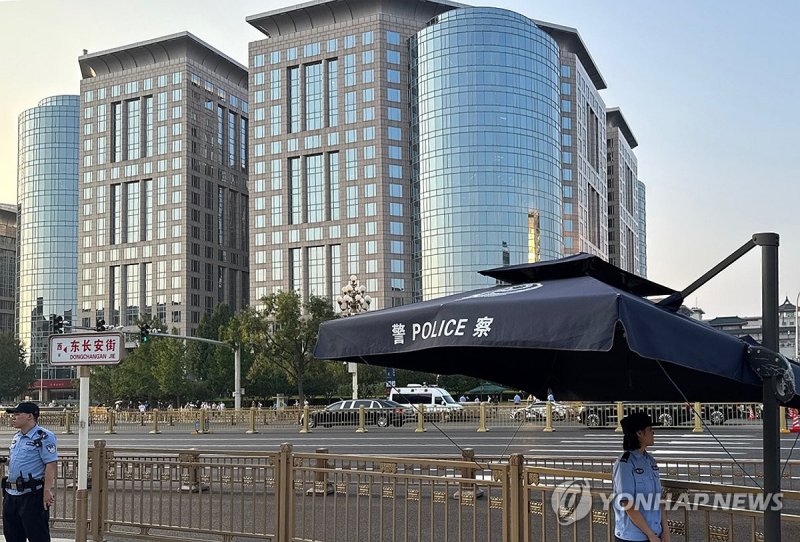 이동하는 김정은 북한 국무위원장 의전차량 행렬 (출처=연합뉴스)