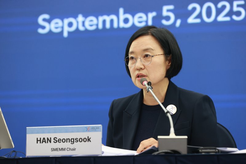 한성숙 중소벤처기업부 장관이 5일 제주 국제컨벤션센터(ICC)에서 열린 '제31차 APEC 중소기업 장관회의'를 마치고 공동기자회견에서 발언하고 있다. (중소벤처기업부 제공. 재판매 및 DB 금지)