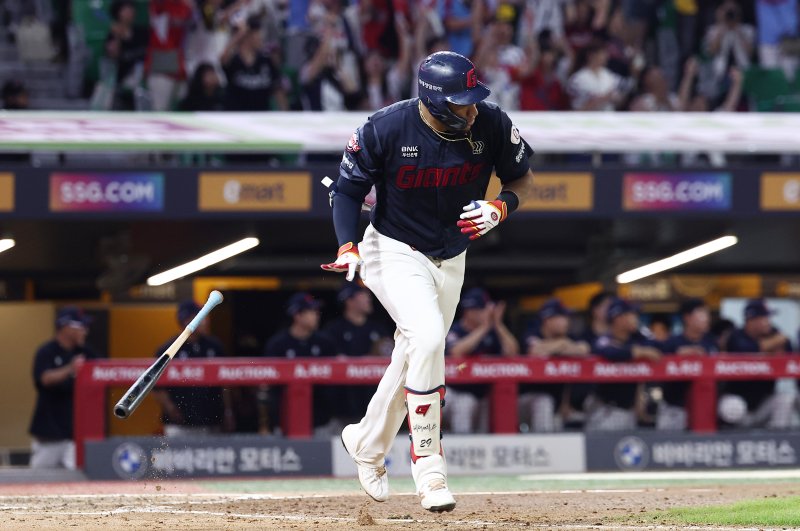 레이예스는 동행 유력, 감보아는 교체에 무게... 외국인 선수에 2026 롯데의 운명이 걸렸다