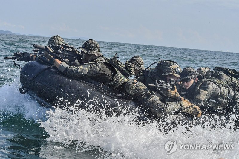 특전사 해상침투훈련 (출처=연합뉴스)