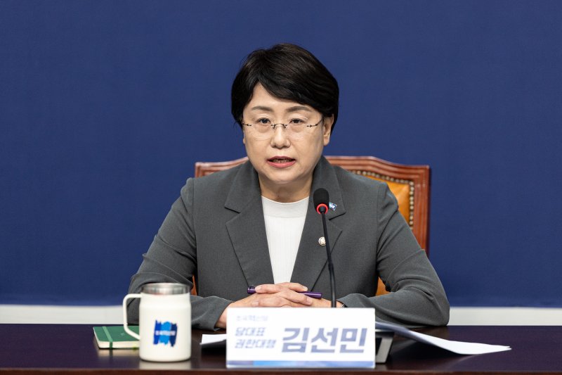 김선민 조국혁신당 대표 권한대행이 5일 서울 여의도 국회에서 열린 지도부 기자간담회에 참석해 당내 성비위 및 직장 내 괴롭힘 사건과 관련해 발언하고 있다. 2025.9.5/뉴스1 ⓒ News1 이승배 기자