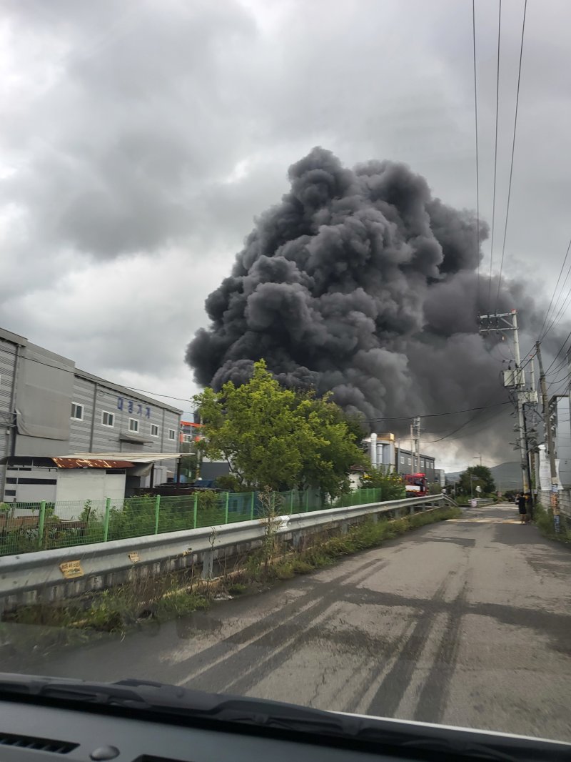 6일 낮 12시 40분쯤 경기 김포의 한 건설자재 공장에서 화재가 발생했다. ⓒ News1 박소영 기자