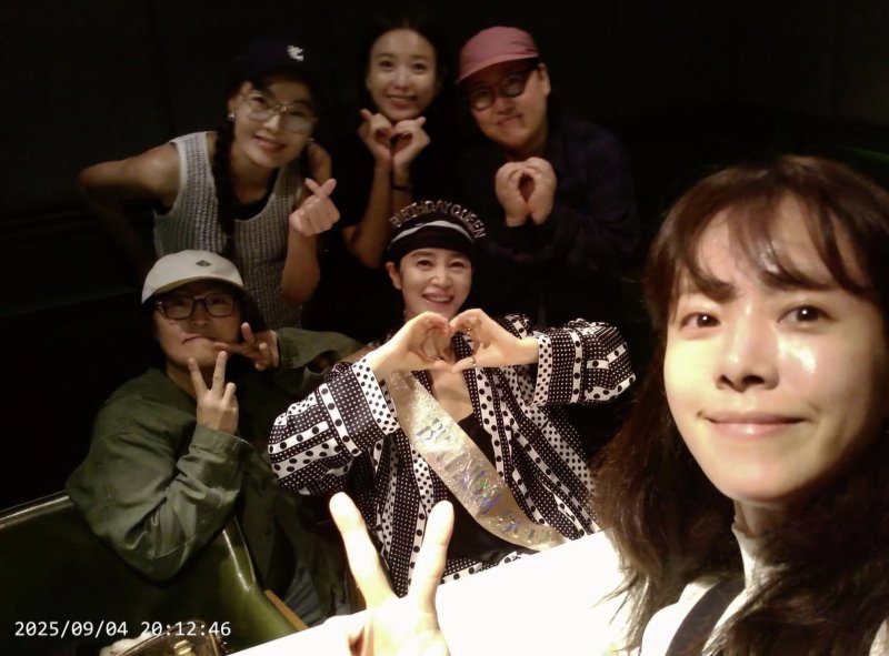 김혜수, 한지민&middot;한효주 등과 행복한 생일 파티