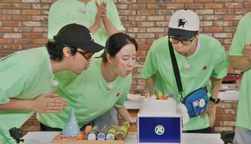 유재석, 생일파티 중 돌발 행동…지석진 "미친 메뚜기" 분노 왜