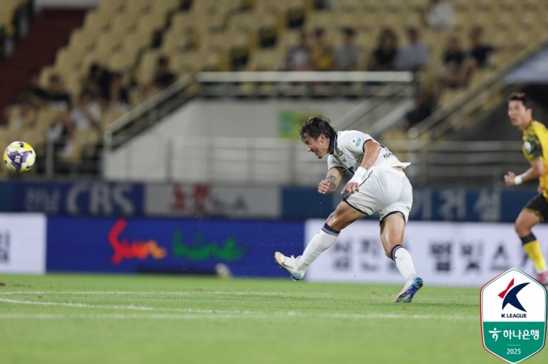 [서울=뉴시스] 프로축구 K바카라사이트 순위2 서울이랜드FC의 에울레르. (사진=한국프로축구연맹 제공) *재판매 및 DB 금지