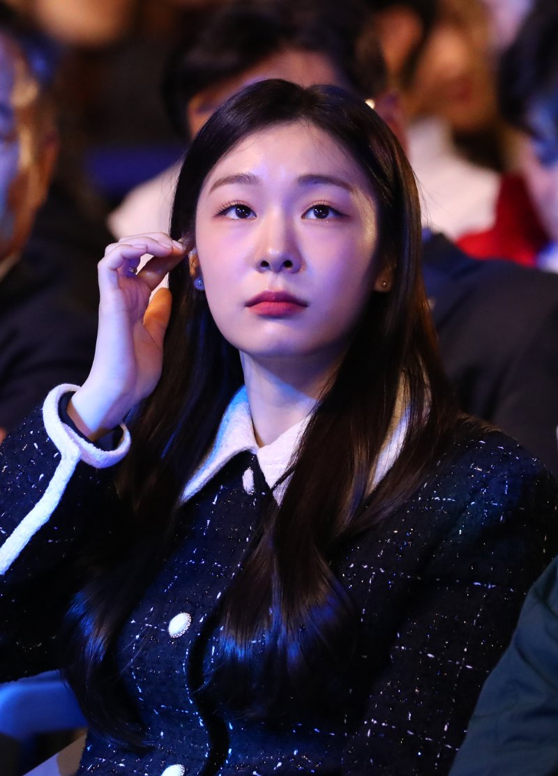 [서울=뉴시스] 배훈식 기자 = 2024 강원 동계청소년올림픽대회 홍보대사 무료 바카라 게임가 11일 오후 서울 중구 서울광장에서 열린 G-100 기념 행사에 참석해 머리를 넘기고 있다. 2023.10.11. dahora83@newsis.com