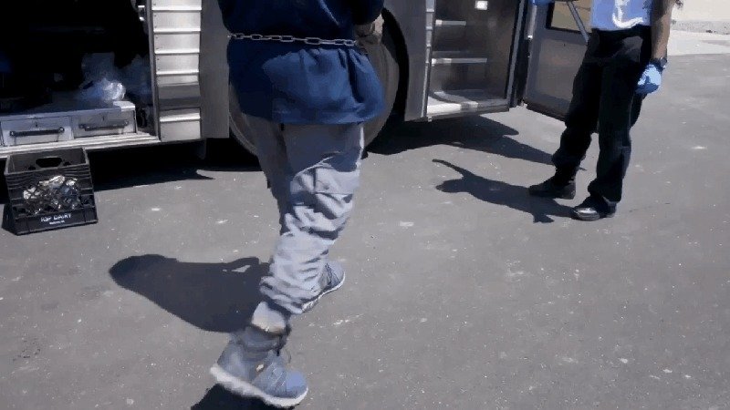 손·발·허리까지 사슬로 꽁꽁…美 현대차 공장 현장에선