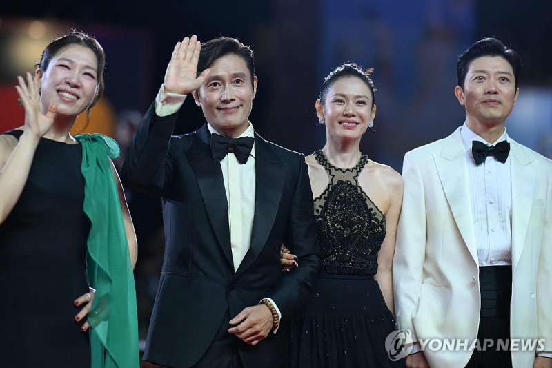 '수상 불발' ‘어쩔수가없다’ 박찬욱 "이미 큰 상 받은 기분"..이병헌 토론토서 "특별공로상"