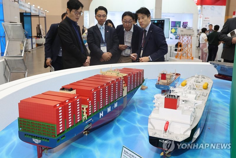 HJ중공업, 친환경 선박 모형 (출처=연합뉴스)
