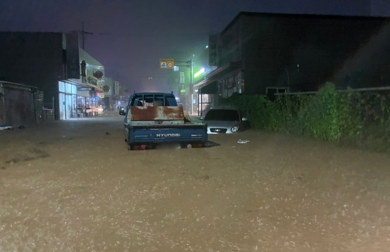밤사이 300㎜ 육박 '물폭탄'… 전북 곳곳 피해 잇따라
