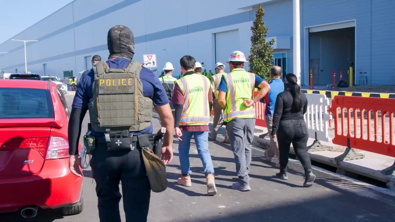 미국 이민세관단속국 ICE(U.S. Immigration and Customs Enforcement)가 조지아주 내 현대자동차그룹과 LG에너지솔루션 합작 배터리 공장 건설 현장의 한국인 직원 300여 명을 기습 단속·구금하는 사진을 공개했다. (ICE 홈페이지. 재판매 및 DB금지) 2025.9.6/뉴스1