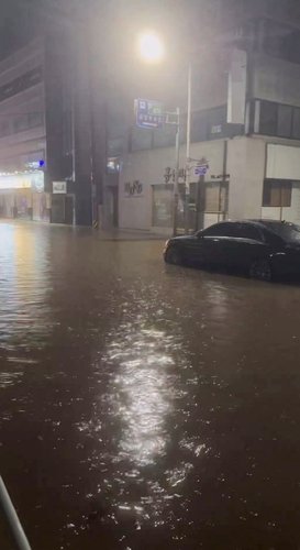 빗물에 잠긴 군산 나운동 도로 (출처=연합뉴스)