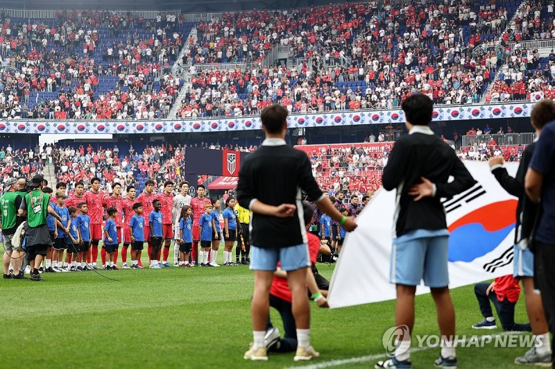 애국가 부르는 선수들 (출처=연합뉴스)