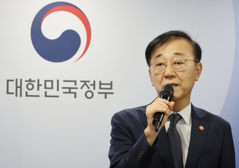 [서울=뉴시스] 김명원 기자 = 김윤덕 국토교통부 장관이 7일 서울 종로구 정부서울청사에서 주택메이저 바카라사이트 확대방안 브리핑을 하고 있다. 2025.09.07. kmx1105@newsis.com
