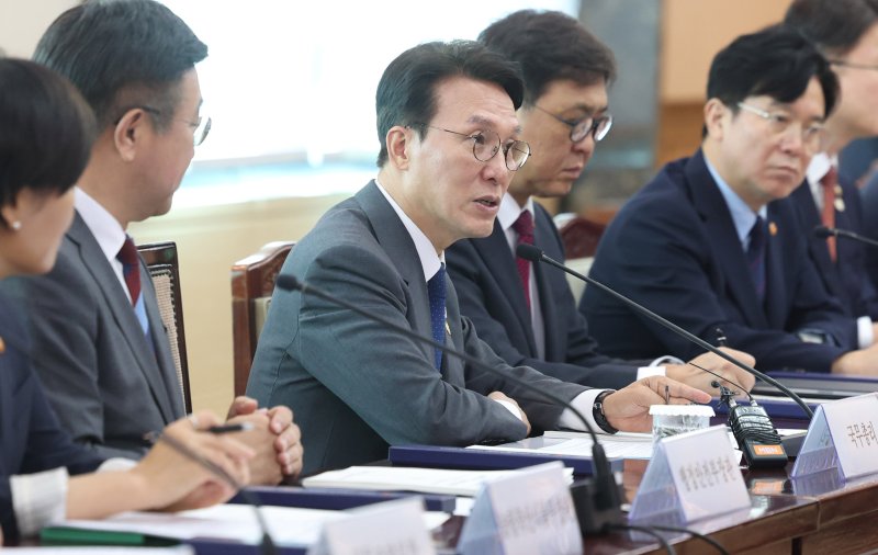 [서울=뉴시스] 추상철 기자 = 메이저 바카라사이트 유니88벳 국무총리가 5일 오전 서울 종로구 정부서울청사에서 열린 APEC 정상회의 제8차 준비위원회에서 모두발언을 하고 있다. 2025.09.05. scchoo@newsis.com