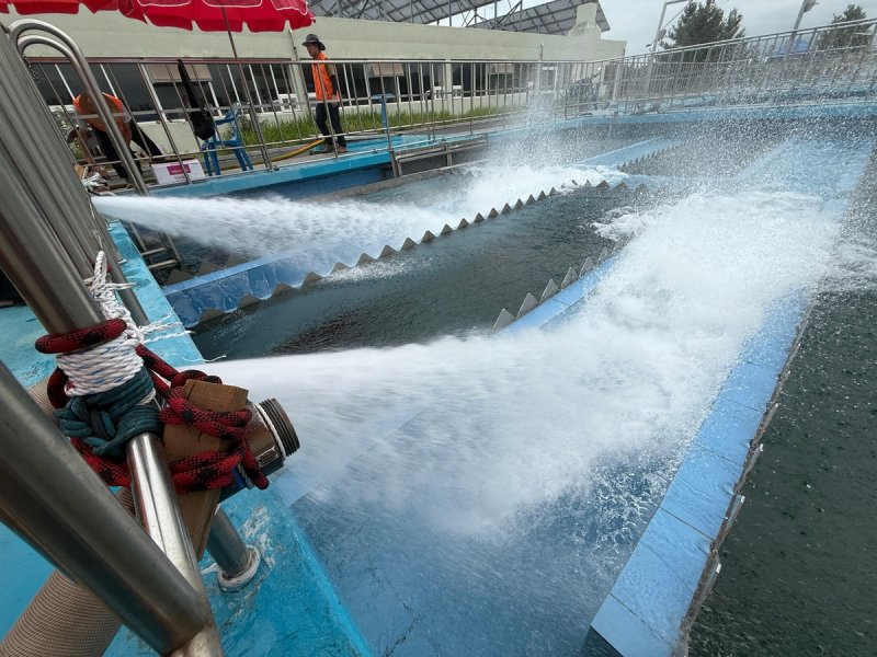 운반급수 돕는 강릉재향소방동우회 (출처=연합뉴스)