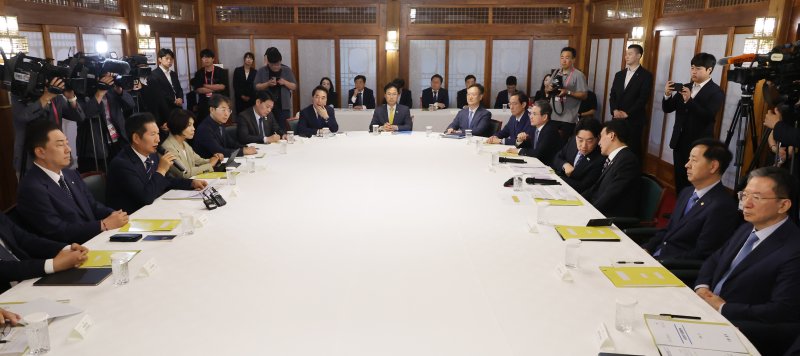 더불어민주당 정청래 대표가 7일 서울 종로구 삼청동 국무총리 서울공관에서 열린 제3차 고위당정협의회에서 발언하고 있다. (공동취재) 2025.9.7/바카라사이트 온카판1 ⓒ News1 박지혜 기자