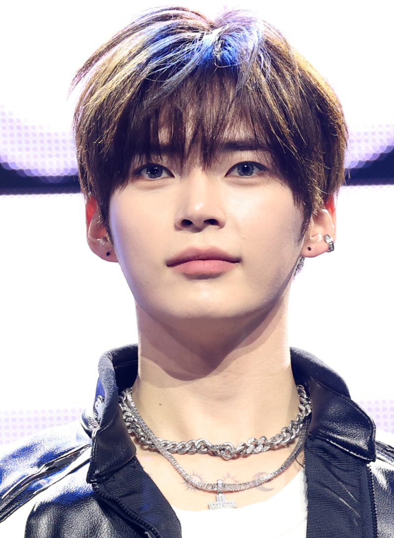 제베원 성한빈, '방지턱 신음' 장난에 논란 일파만파…결국 사과