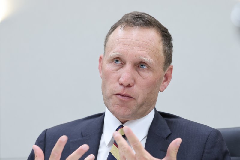 크리스토퍼 렙속(Christopher L. Lebsock) 하우스펠드 로펌 선임파트너 변호사가 4일 서울 서대문구 위더피플 법률사무소에서 구글·애플 상대 인앱 결제 수수료 소송 관련 뉴스1과 인터뷰를 하고 있다. 2025.9.4/뉴스1 ⓒ News1 안은나 기자