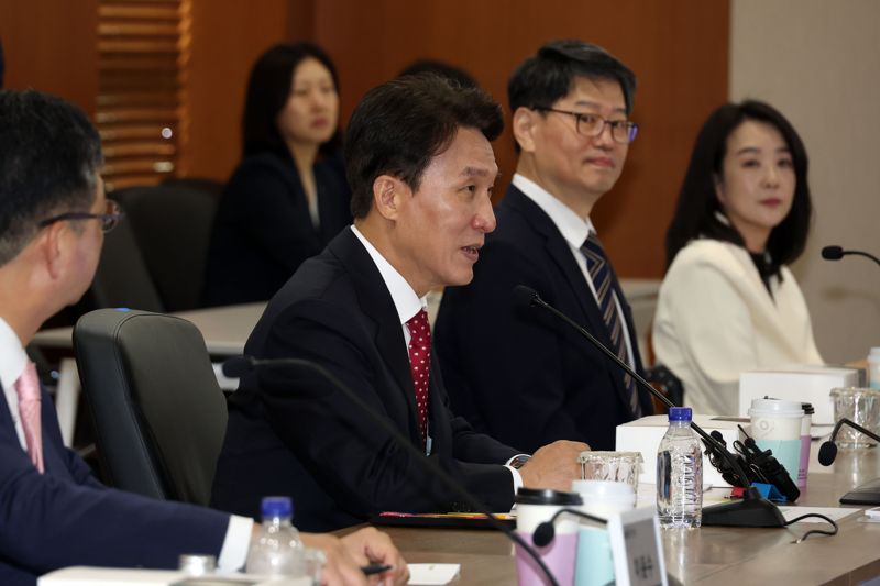 김민석 국무총리가 8일 서울 여의도 한국거래소에서 열린 자본시장 활성화를 위한 현장 간담회에서 인사말을 하고 있다. 사진=서동일 기자