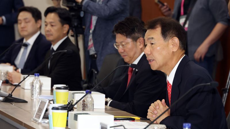 정은보 한국거래소 이사장이 8일 서울 여의도 한국거래소에서 열린 자본시장 활성화를 위한 현장 간담회에서 환영사를 하고 있다. 사진=서동일 기자