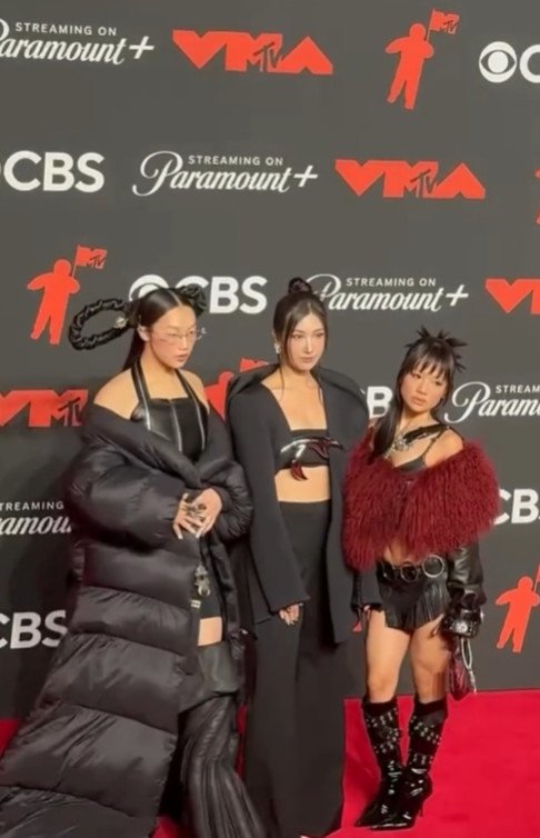 '케데헌' 헌트릭스 3인방, 파격 패션으로 MTV VMA 등장…폭발 관심