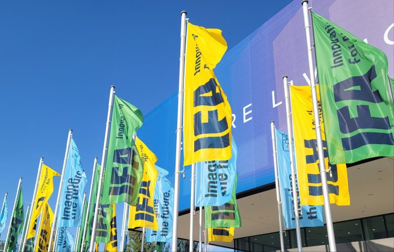 유럽 최대 가전 박람회 'IFA2025' 개막을 앞둔 4일(현지시각) 독일 메세 베를린(Messe Berlin) 건물 앞에 IFA 깃발이 휘날리고 있다. 2025.9.4 ⓒ News1 최동현 기자