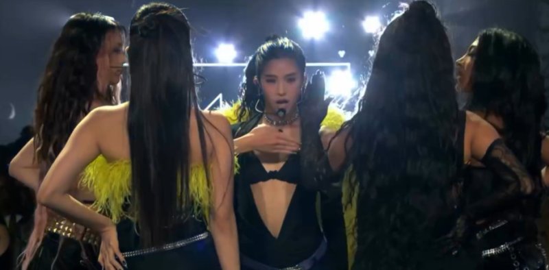 캣츠아이, 'MTV VMA' 프리쇼 강타…떼창에 안무 따라한 팬들